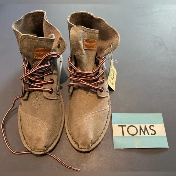 Women's Toms Lace Up Boots Size W 7 NIB Fall Grunge Tomboy Slouchy - Picture 1 of 8